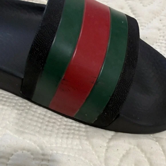 Gucci Slide Sandals with Black, Green, and Red Stripes - Picture 4 of 8
